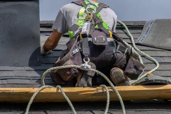 Fast and Affordable Roof Repair Near Me for Your Property