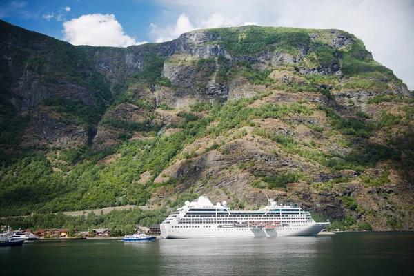 How a cruise to antartica Offers Unforgettable Scenic Views